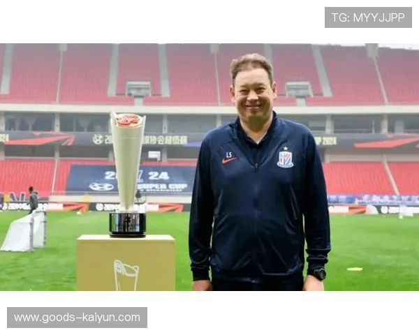 上海申花备战亚冠加强训练 斯卢茨基调整阵型全力应对强敌挑战